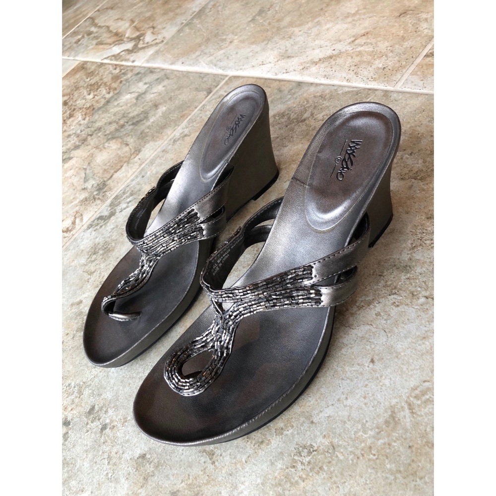 Mossimo Sparkly Chrome Wedged Heels Size 7.5